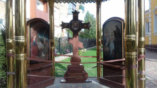 Иконы на камне и крест в часовне г.Нововолынск (спецзаказ)
