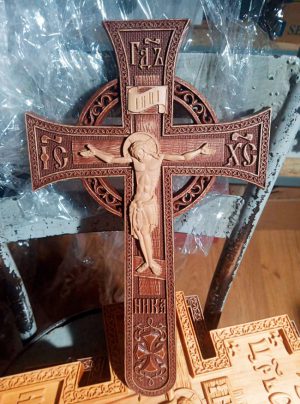 Крест напрестольный деревянный мальтийский
