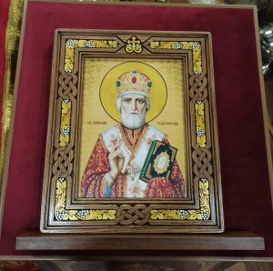 Икона Святой Николай Чудотворец в резном киоте с росписью 34*28cm